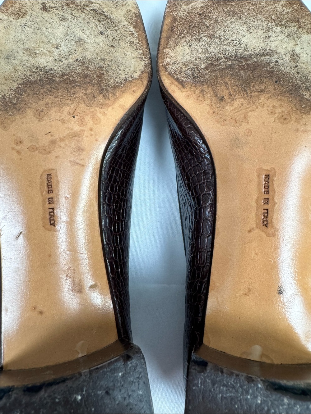 Salvatore Ferragamo Brown Croc Embossed Leather Pumps Heels Gold Logo 9 Italy - Picture 12 of 13